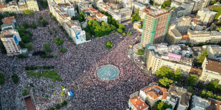 Na jučerašnjem skupu u Beogradu bilo skoro 190.000 ljudi, MUP Srbije kaže da je bilo tek 34.000