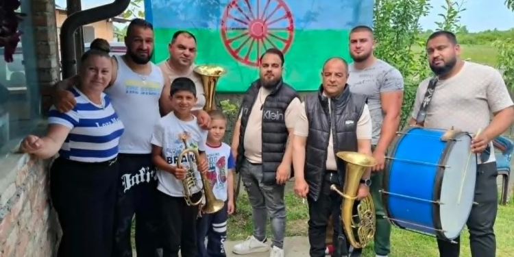 Slavlje u Gradišci: Gušo Šarić obnovio stari romski običaj za Đurđevdan (FOTO)