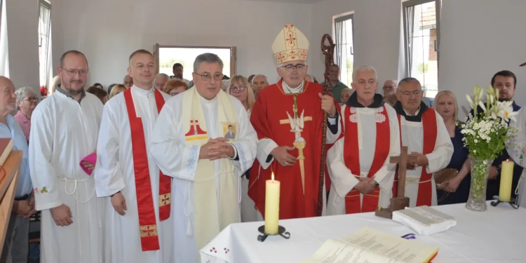 Velika svečanost u Mačkovcu: Blagosiljana kapela „Svetoga Duha“ (FOTO)