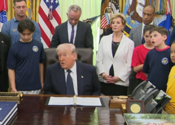 Trump okružen djecom: “Luđaci u Iranu neće imati nuklearno oružje”