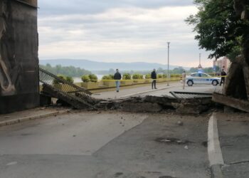 VAŽNO OBAVJEŠTENJE: URUŠIO SE DIO MOSTA – ZATVOREN GRANIČNI PRELAZ