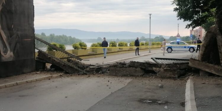 VAŽNO OBAVJEŠTENJE: URUŠIO SE DIO MOSTA – ZATVOREN GRANIČNI PRELAZ