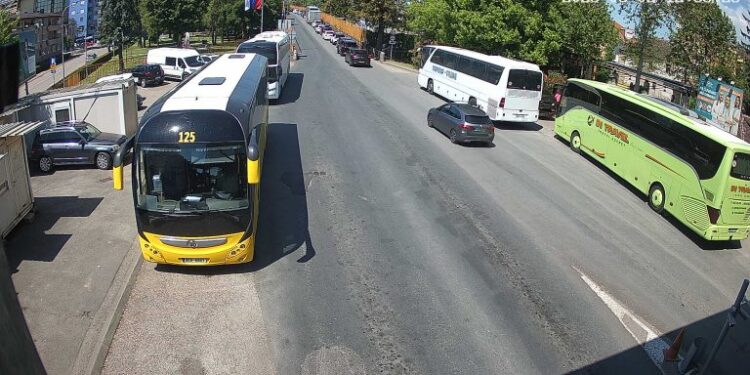 Duga čekanja na više graničnih prelaza