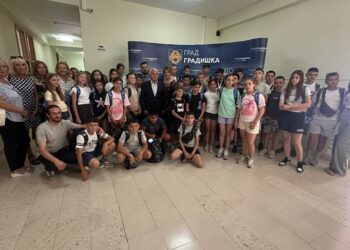 U Gradskoj upravi Gradiška organizovan prijem za djecu Kosova i Metohije