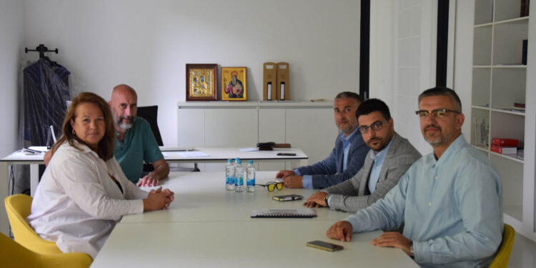 Uspješna saradnja Razvojne agencije Gradiška i AGGF-a rezultirala novim prototipovima urbanih klupa
