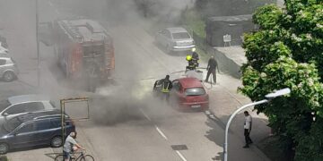 Zapalio se automobil na Senjaku