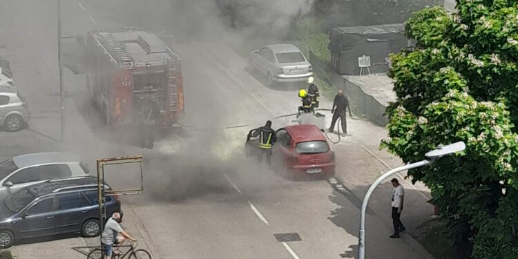 Zapalio se automobil na Senjaku