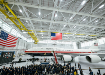 Trump predstavio avion koji mu je poklonio Katar vrijedan 400 miliona dolara
