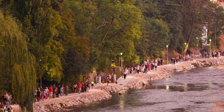 Izbjegnuta tragedija: Djevojku iz Vrbasa izvukao hrabri prolaznik