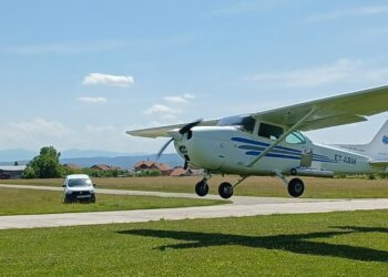 Avion u protivgradnoj zaštiti