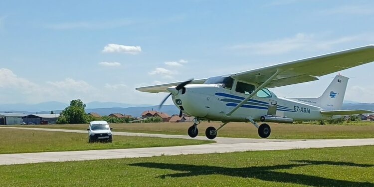 Avion u protivgradnoj zaštiti