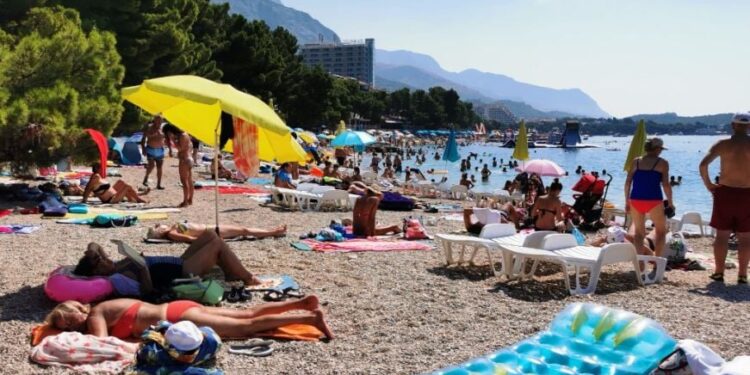 Budite oprezni ako budete išli u Hrvatsku: Za vikend se pali crveni meteoalarm, temperature opasne po zdravlje