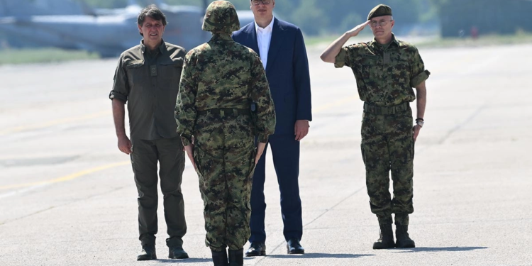 Vučić se sve više i više naoružava: Poručio kako Srbiji treba više pilota, jer dolaze ‘Rafali’. Najavio i novo naoružanje