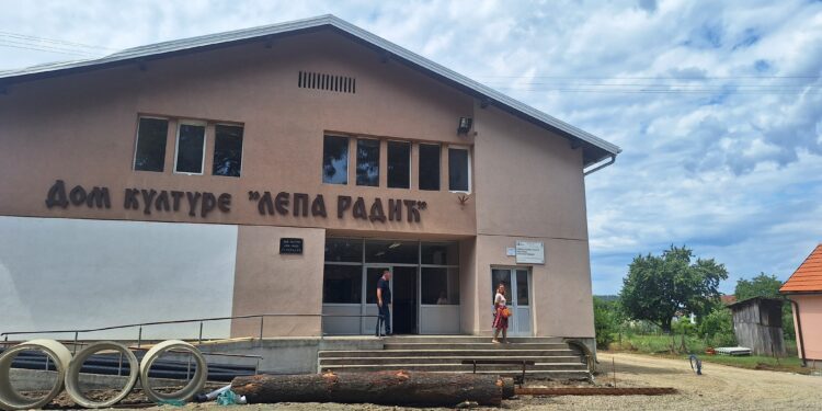 Vanjsko uređenje Doma kulture „Lepa Radić“ u Gornjim Podgradcima