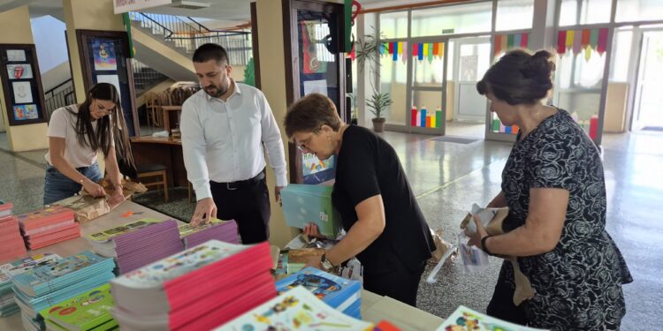U Gradišci je počela isporuka besplatnih udžbenika za osnovce