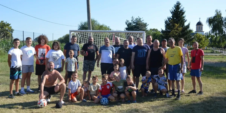 Druženje u Novom naselju u Kozincima: Mjesto se ponosi velikim brojem djece i mladim ljudima (FOTO)