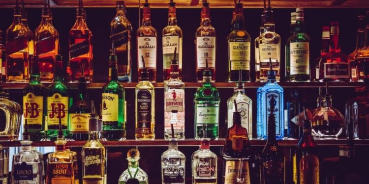 Hrvatska: Makarska prva zabranila noćnu prodaju alkohola u trgovinama
