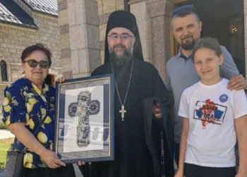 Božana Popović virtuoz zmijanjskog veza: Prelijep rad poklonila manastiru Osovica