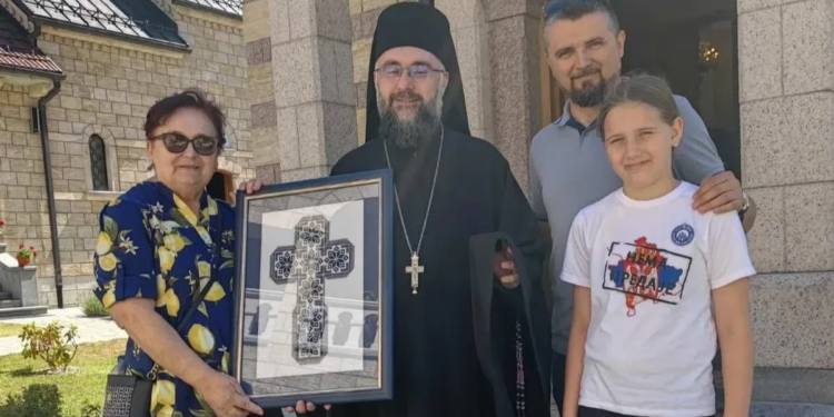 Božana Popović virtuoz zmijanjskog veza: Prelijep rad poklonila manastiru Osovica
